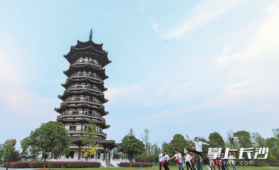 ��������������ѳɞ��Lɳ�r���Ę˺�����Ƭ������Ⱥ�������İl(f��)չ�ɹ����D�����B(t��i)��(y��u)���������ع��@�������Lɳ���ӛ�� �u�� �z