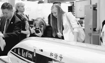 ȥ10жp˸FDڵĪ˹ƇH(chung)°l(f)չՓg_˹^^зչĸFģ