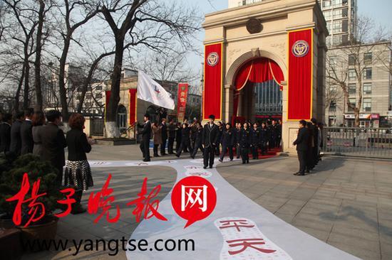 УI(lng)(do)ͰӭTM(jn)ČW(xu)`СR·ƽ¡ĳ؟(z)
