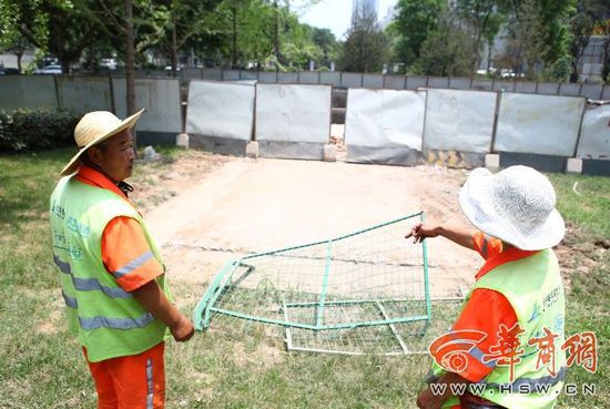 7��11���糿��ؓ(f��)؟(z��)��������Ǳ��P����·����·���ľ�·֮�g·�εı����T��������һ�����E�����^������߀�úõı����T��Ϣ������Ȼ��һҹ֮�g��ʧ��Ҋ����ԭַҲ����߸Ƀ���ֻʣ��߀����ذ�u��һƬ�յ�����(d��ng)Ȼ��������������ƷҲ�������w��