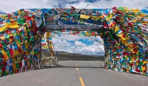 輝煌50年:西藏公路從無到有 世界游客暢行“世界屋脊”