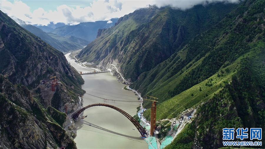 ����(j��ng)��(j��)����1�������F·���ֶ����c(di��n)��(bi��o)־�Թ��̲�ľ�ش�����