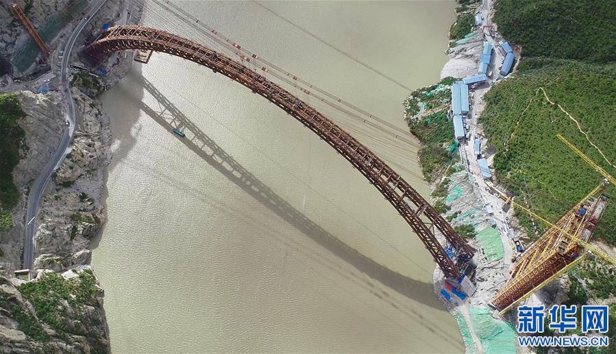 ����(j��ng)��(j��)����4�������F·���ֶ����c(di��n)��(bi��o)־�Թ��̲�ľ�ش�����