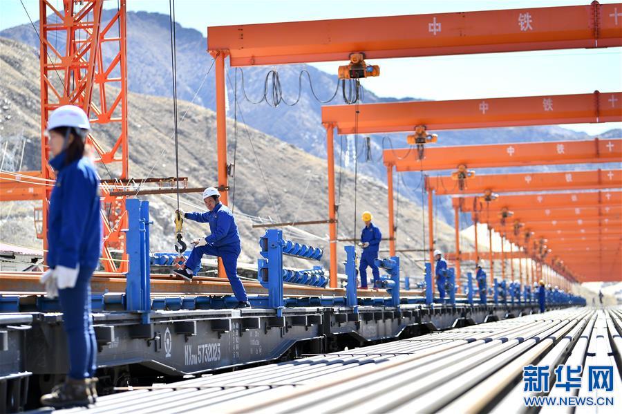 (經(jīng)濟(jì))(4)拉林鐵路掀起新年鋪架序幕